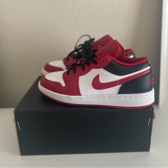 Air Jordan 1 Low - White/Gym Red - Picture 3 of 9